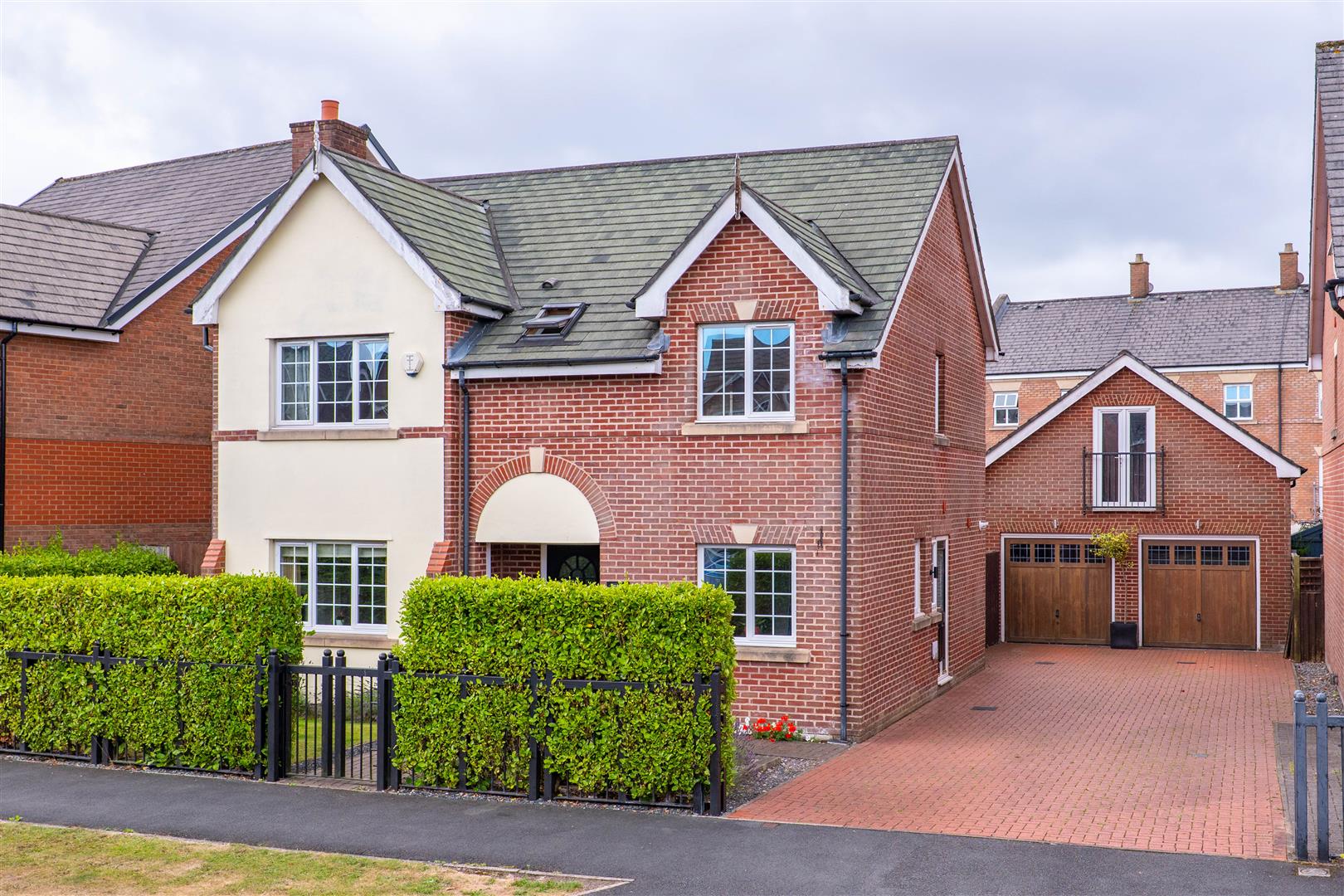 4 bed property in Carrwood way, Preston